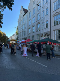 Das Fest fand auf dem Elisabethplatz, vor der Berufsschule statt.